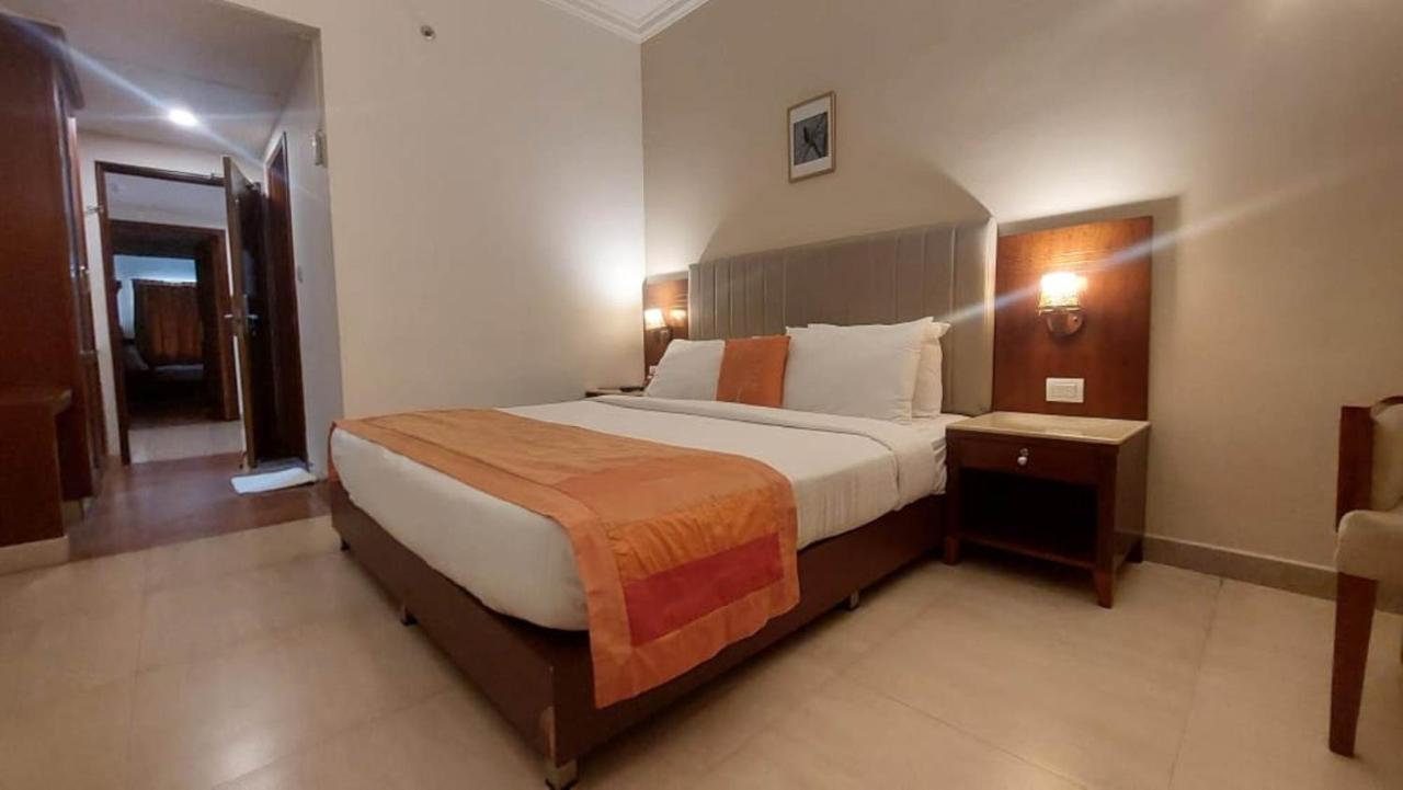 Deluxe Double Room,1352094379:JPEG